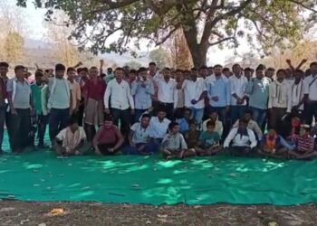 मुख्यमंत्र्यांना लक्षवेधक निवेदन सादर :१० दिवसात मागणी मान्य न झाल्यास १२ हजार गावकरी तहसील कार्यलयास घालतील घेराव