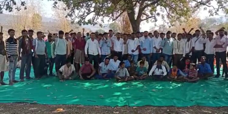 मुख्यमंत्र्यांना लक्षवेधक निवेदन सादर :१० दिवसात मागणी मान्य न झाल्यास १२ हजार गावकरी तहसील कार्यलयास घालतील घेराव