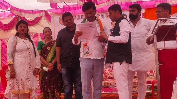 कोलवीमाल गावाचा पोलीस ठाण्याचा कार्यभार अक्कलकुवा पोलीस ठाण्यात वर्ग करा, ॲड.रुपसिंग वसावे यांचे मेहबूब शेख यांना निवेदन