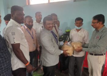 उमर्दे ग्रामपंचायतीकडून अप्पर जिल्हाधिकार्‍यांच्या उपस्थितीत दिव्यांगाना ५ टक्के निधीतून लाभाचे वाटप