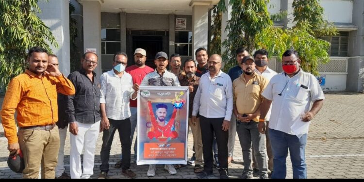 शिमोगा येथील हत्त्येचा विश्व हिंदू परिषदेतर्फे निषेध जिल्हाधिकार्‍यांना निवेदन