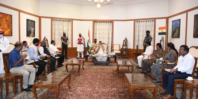 ओबीसी  समाजास राजकीय आरक्षण मिळण्याचा मार्ग मोकळा, राज्यपालांची विधेयकावर स्वाक्षरी, राज्यातील ओबीसी भटके विमुक्त संघटनांनी केले स्वागत