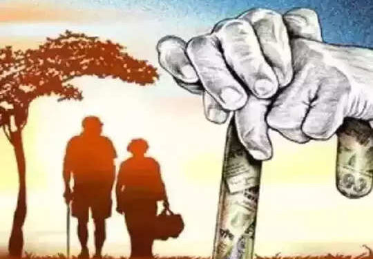 आई वडिलांचा छळ करणाऱ्या मुलांविरूद्ध कायदेशिर कार्यवाही व्हावी या मागणीसाठी पिडीत  ज्येष्ठ नागरिक संघातर्फे प्राणांतिक उपोषण