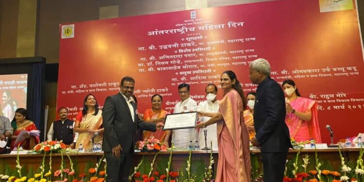 सॅम व मॅम बालकांचे स्क्रिनींग राज्यात नंदूरबार जिल्हा सर्वोत्कृष्ट, जिल्हाधिकारी, मुख्य कार्यकारी अधिकारी रघुनाथ गावडे यांचा उपमुख्यमंत्री अजित पवार यांच्या हस्ते सत्कार