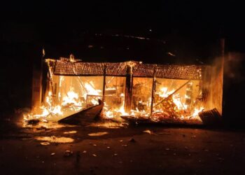 नवापूर येथे लाईट बाजारात शॉटसर्कीटमूळे लागलेल्या आगीत लाखोंचे नुकसान, पालिकेचा निष्काळजीपणा पुन्हा आला चव्हाट्यावर