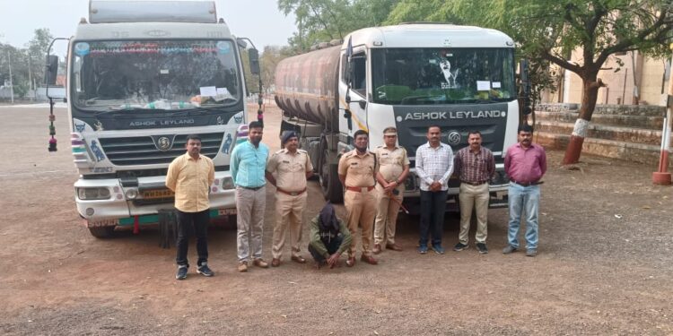 शहादा येथील टँकर चोरीतील आरोपीतास स्थानिक गुन्हे शाखेने पंजाबमध्ये ठोकल्या बेड्या , 45 लाख रुपये किमतीचे दोन टँकर हस्तगत