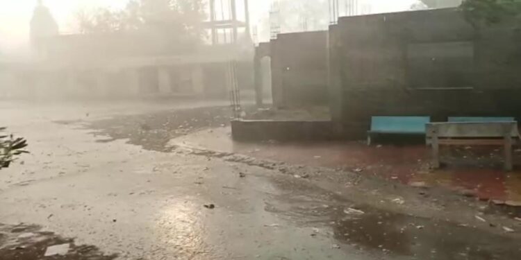 नंदुरबार जिल्ह्यात गारपीटसह अवकाळी पावसाची हजेरी