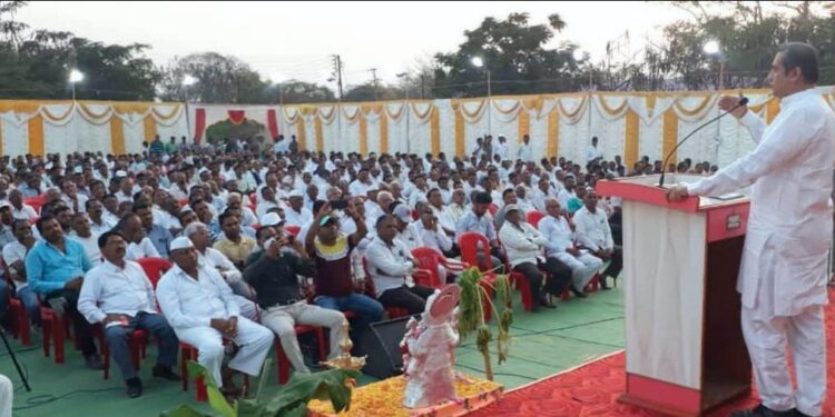 शेतकऱ्यांनी संघटित होऊन  अन्यायाला वाचा फोडणे काळाची गरज : अभिजित पाटील