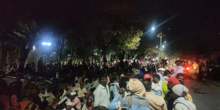 सत्यशोधक ग्रामीण कष्टकरी सभेतर्फे बिऱ्हाड मोर्चा जिल्हाधिकारी कार्यालयावर धडकला,रात्री मोर्चेकऱ्यांचा ठोकला मुक्काम