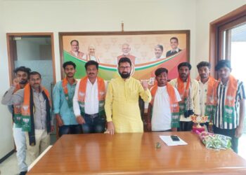धडगाव तालुक्यातील काँग्रेस कार्यकर्त्यांचा भाजपात प्रवेश