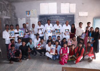 पाडळदा येथील वल्लभ विद्या मंदिरात शालेय विद्यार्थ्यांना निरोप