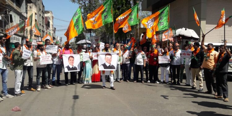 भाजपा आक्रमक : नंदूरबार येथे भाजपातर्फे नोटिस होळी आंदोलन