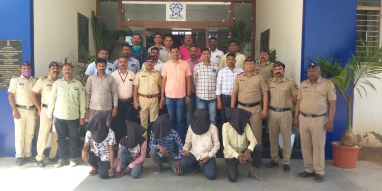 पेट्रोल टाकून जिवंत जाळण्याचा प्रयत्न करणार्या पाचही संशयित आरोपीतांना स्थानिक गुन्हे शाखेने अवघ्या १२ तासात ठोकल्या बेड्या