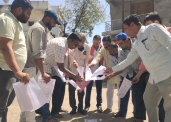 नवापुर भाजपातर्फे भरत गावित यांच्या नेतृत्वात नोटीस दहन आंदोलन