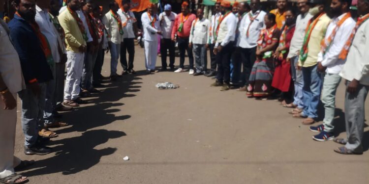 भाजपा तळोदा ग्रामीण व शहर मंडल संघटनतर्फे विरोधी पक्ष नेते यांना देण्यात आलेल्या नोटीसचे करण्यात आले दहन