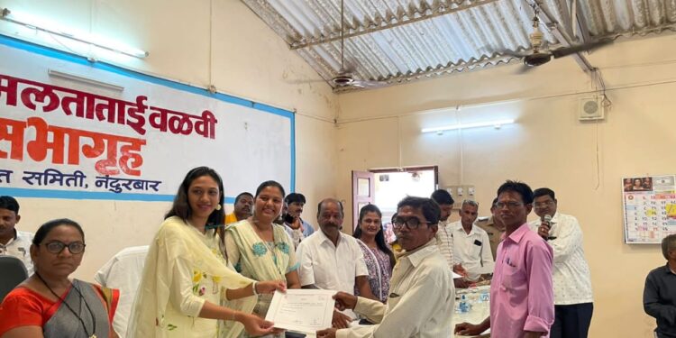 नंदुरबार येथे पं.स.तर्फे  लाभार्थ्यांना मंजुरी व आदेशाचे खा.डॉ.हिना गावित यांच्या हस्ते वाटप