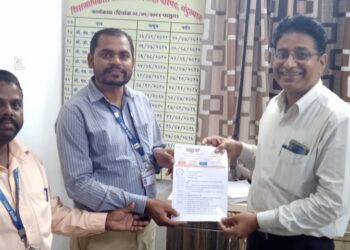 प्राथमिक शिक्षकांच्या प्रलंबित प्रश्‍नांसंदर्भात प्रहार शिक्षक संघटनेचे प्राथ.शिक्षणाधिकारी यांना दिले निवेदन