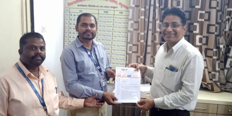 प्राथमिक शिक्षकांच्या प्रलंबित प्रश्‍नांसंदर्भात प्रहार शिक्षक संघटनेचे प्राथ.शिक्षणाधिकारी यांना दिले निवेदन