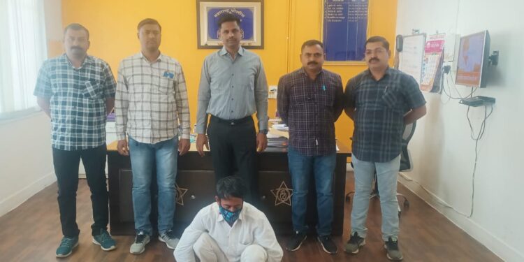 दरोड्याचे गुन्ह्यातील 11 वर्षांपासुन फरार संशयित आरोपीस स्थानिक गुन्हे शाखेने निजामपुर येथून ठोकल्या बेड्या