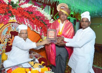 सारंगखेडा येथील अशोक  पाटील यांचा  महानुभव रत्न पुरस्काराने सन्मान