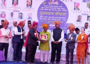 नंदुरबार जिल्हाचे डॉ दिनेश बैसाणे यांना आदर्श क्रीडा पुरस्कार