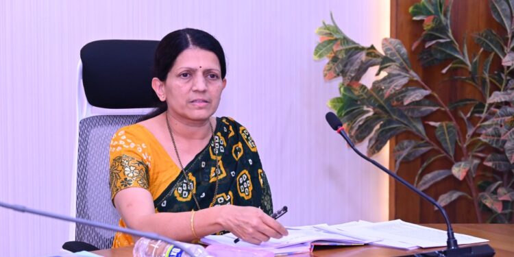 लोकसेवा हक्क कायद्याची प्रभावीपणे अंमलबजावणी करावी, आयुक्त चित्रा कुलकर्णी : नंदुरबार येथील बैठकीत निर्देश