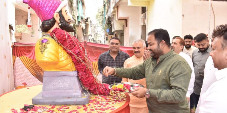 शिवजयंतीनिमित्त मराठा गल्लीत अभिवादनासह ताक वाटप कार्यक्रम