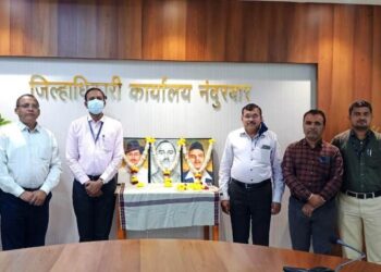 नंदूरबार येथील जिल्हाधिकारी कार्यालयात शहीद दिनानिमित्त अभिवादन