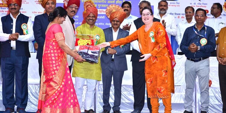 राजेश शहा यांचा राज्यस्तरीय आदर्श क्रीडा शिक्षक पुरस्काराने गौरव