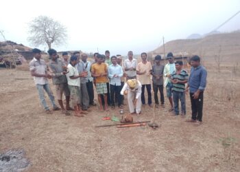 स्वातंत्र्यानंतर तीन आदिवासी पाड्यांवर प्रथमच  पोहचणार वीज