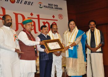 नवीदिल्ली येथे खा.डॉ.हीना गावित यांना मान्यवरांच्या हस्ते सहाव्यांदा संसदरत्न पुरस्कार प्रदान