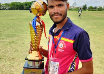 सुनिल गावित या तरुणाची महाराष्ट्र क्रिकेट लीगमध्ये निवड