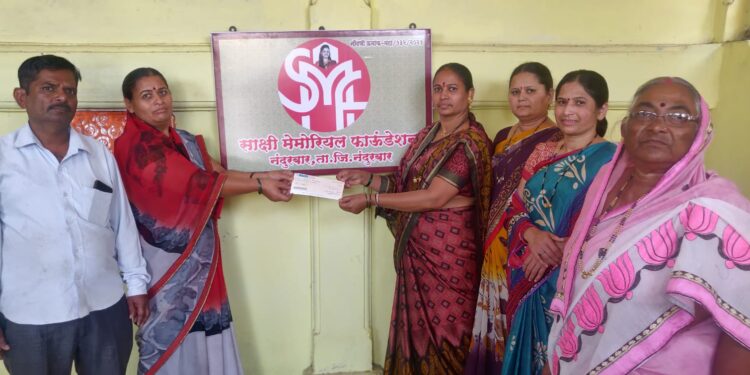 नाशिक येथे पंचवटीत आलेल्या भाविकांना व निराधारांना नंदुरबारच्या साक्षी मेमोरियल फाऊंडेशनकडून अन्नदान