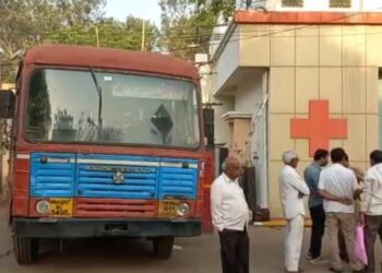 नवापूर ते विसरवाडी दरम्यान बसमध्ये हृदयविकाराचा झटका आल्याने 57 वर्षीय  प्रवाश्याचा उपचारादरम्यान मृत्यू