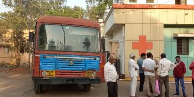 नवापूर ते विसरवाडी दरम्यान बसमध्ये हृदयविकाराचा झटका आल्याने 57 वर्षीय  प्रवाश्याचा उपचारादरम्यान मृत्यू