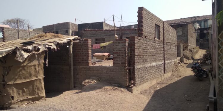 हप्ते वेळेवर खात्यात येत नसल्याने घरकुल लाभार्थी परेशान