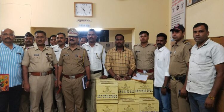 अक्कलकुव्यात २५ लाखाचा अवैध दारूसाठ्यासह  ४१ लाखाचा मुद्देमाल जप्त