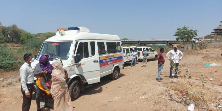 हत्येची तक्रारीनंतर पोलिसांनी उकरले पुरलेल्या प्रेत,महिले ऐवजी निघाला पुरुषाचा मृतदेह