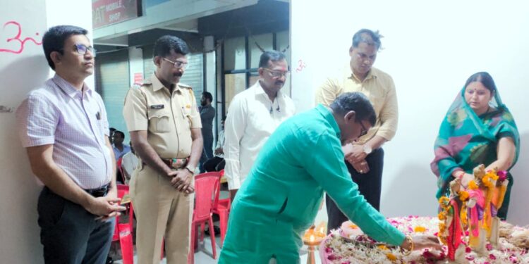 नवापूर येथे श्रीरामोत्सव समिति कार्यालयाचे भाजपा तालुकाध्यक्ष भरत गावीत यांच्या हस्ते उद्घाटन