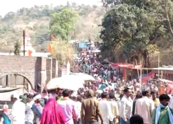 तोरणमाळ येथे भगवान गोरक्षनाथांच्या मंदिरात हजारो भाविकांनी घेतले दर्शन