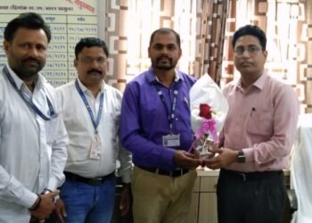 प्रहार शिक्षक संघटनेच्या वतीने प्रा.शिक्षणाधिकारी सतिश चौधरी यांचा सत्कार