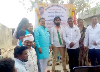 रनाळे येथे एकलव्य आदिवासी युवा संघटनेचे फलक अनावरण व मार्गदर्शन शिबिर