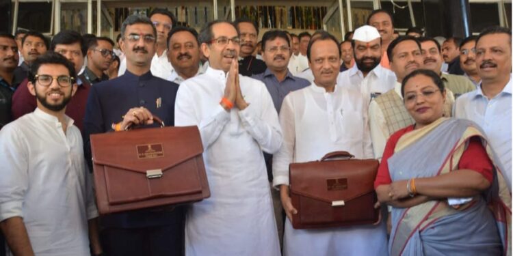 नियमित कर्जफेड करणाऱ्या राज्यातील 20 लाख शेतकऱ्यांना 50 हजार रुपयांचे अनुदान, उपमुख्यमंत्री अजित पवार यांनी विधानसभेत मांडला चा अर्थसंकल्प