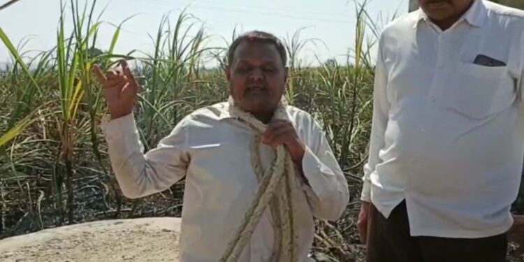 हाटमोहिदा येथे शॉर्ट सर्किटमूळे लागलेल्या आगीत सहा एकर क्षेत्रातील ऊस जळून खाक,शेतकऱ्याचा आत्महत्या करण्याचा इशारा