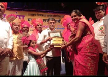 सरपंच सेवा संघ राज्यस्तरीय पुरस्कार लोकनियुक्त सरपंच जयश्री धनगर यांना प्रदान