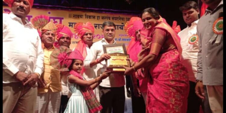 सरपंच सेवा संघ राज्यस्तरीय पुरस्कार लोकनियुक्त सरपंच जयश्री धनगर यांना प्रदान