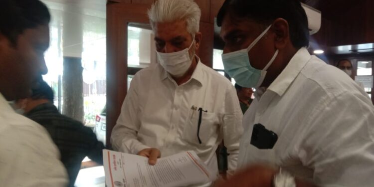 बिरसा मुंडा कृषि क्रांती योजनेच्या विहिरींना मुदतवाढ देण्याची सभापती गणेश पराडके यांची कृषीमंत्री दादाजी भुसे यांच्याकडे मागणी