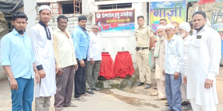 ईस्माईल दगु जनसेवा फाऊंडेशनतर्फे धुळे चौफुलीवर पाणपोईचे उद्घाटन