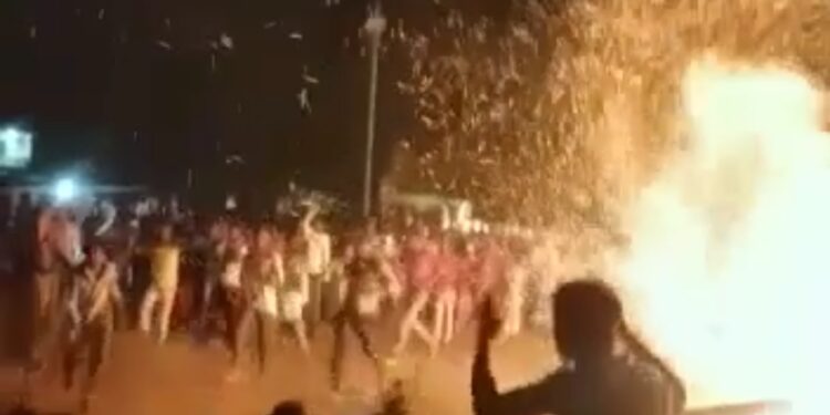 फत्तेपूर येथे होळीचा दांडा पडून बालिका जखमी