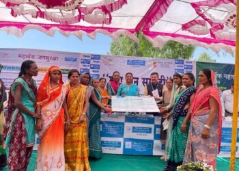 खा. डॉ. हिना गावित यांच्या हस्ते ३० महिला बचत गटानां 35 लाखांचे कर्ज मंजुरीचे पत्र वाटप, 660 जणांचा काढला विमा